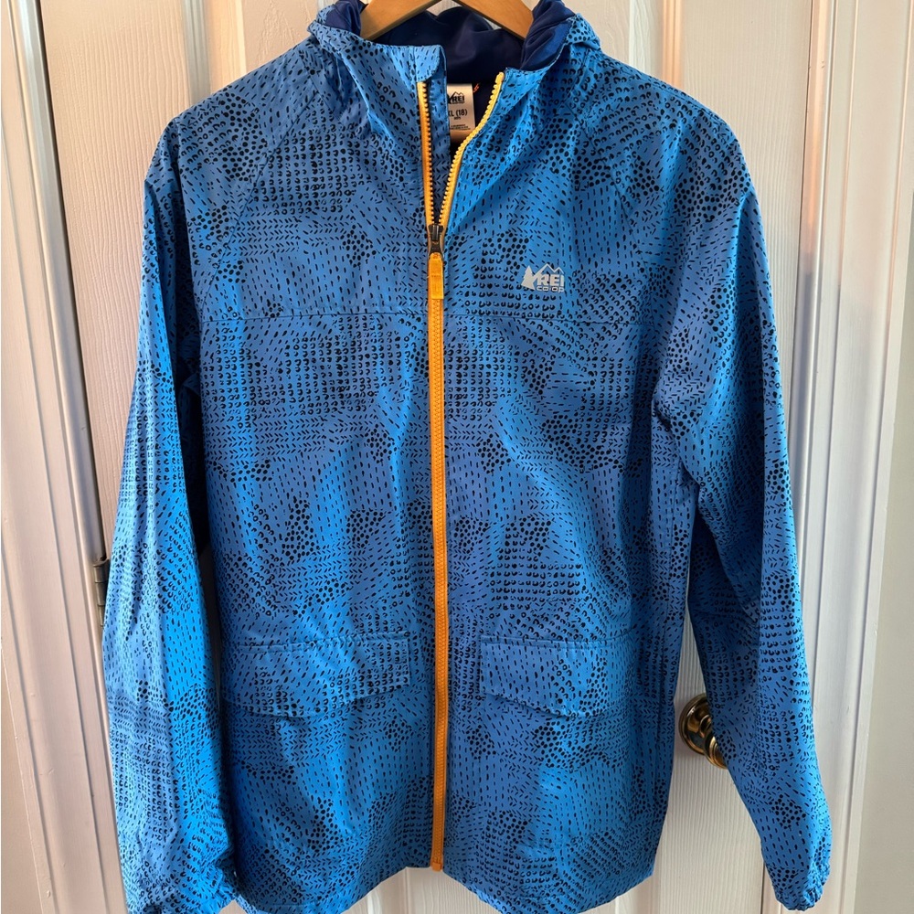REI Co-Op Kids Size 18 (XXL) Rain Jacket Blue Patterned